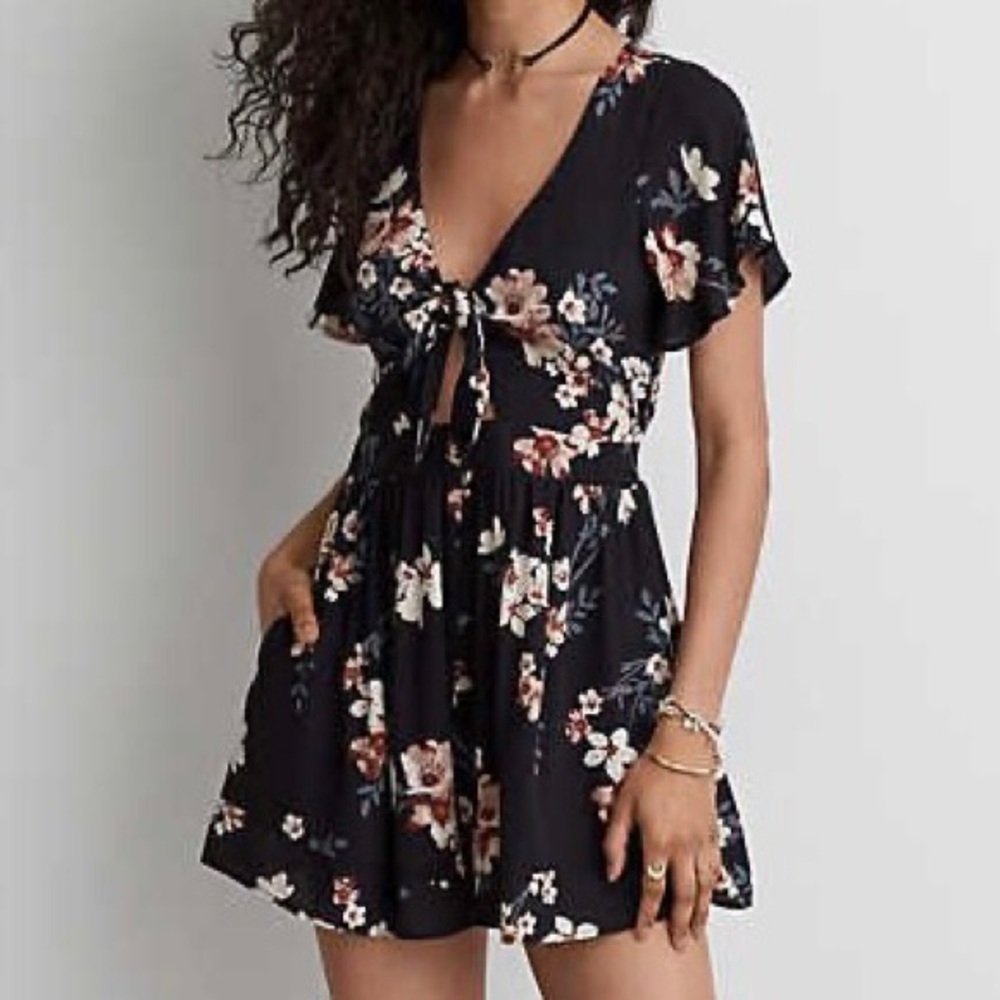 NWT American Eagle Floral Tie Front Romper